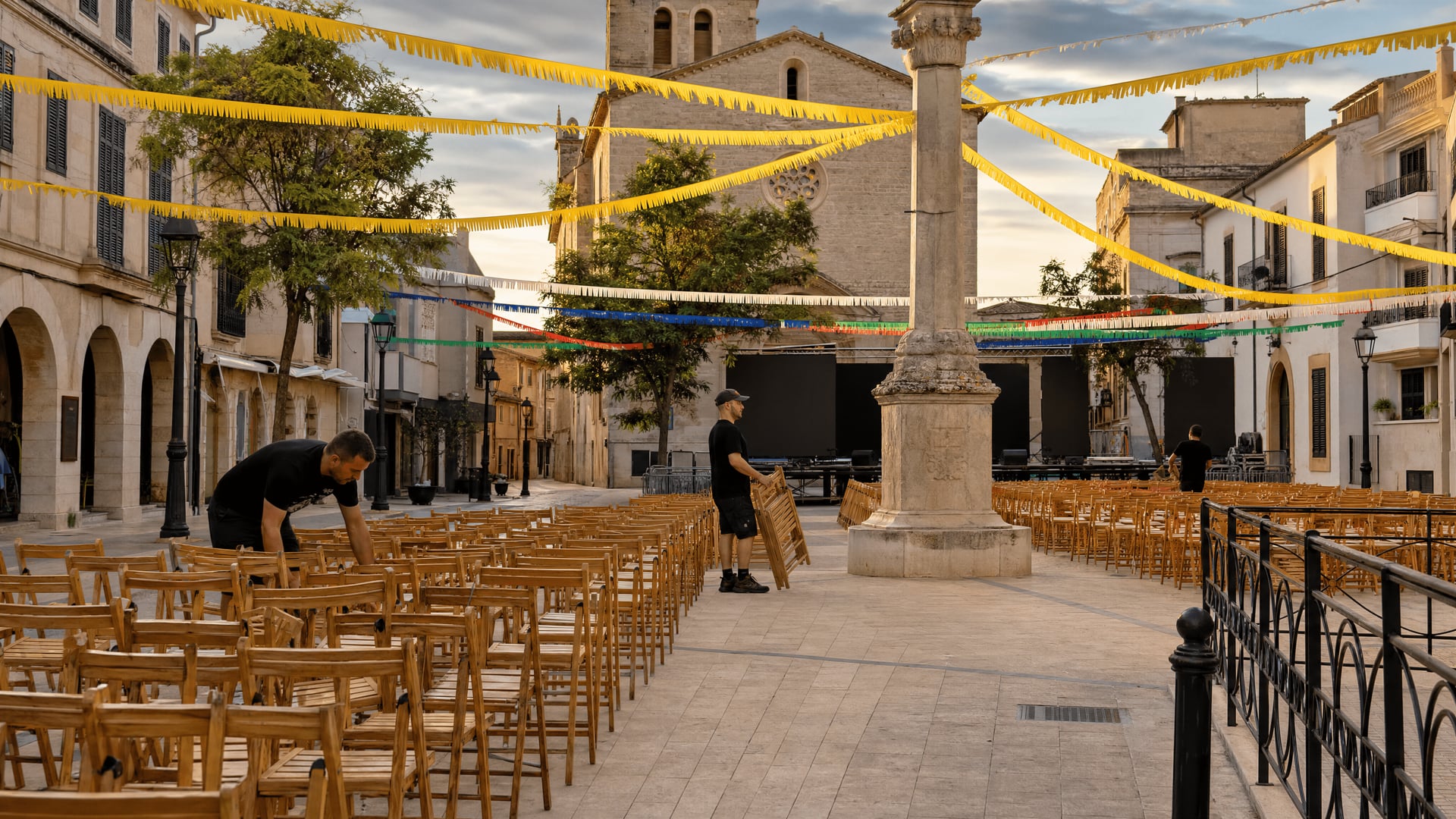 Het plein van Santanyí voorbereid op de opening van de Sant Jaume-feesten van 2026